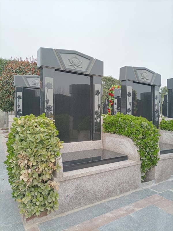 西安漢皇墓園位于哪個具體景區(qū)內，其地理位置有何優(yōu)勢？