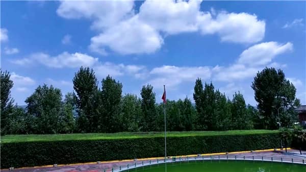 西安市霸陵墓園新區(qū)，銘刻愛與思念